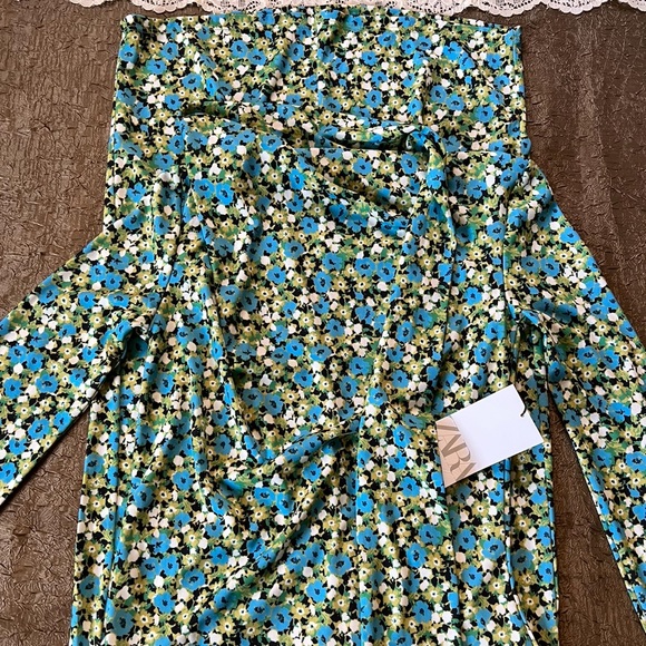 Zara Floral Dress - Picture 4 of 11